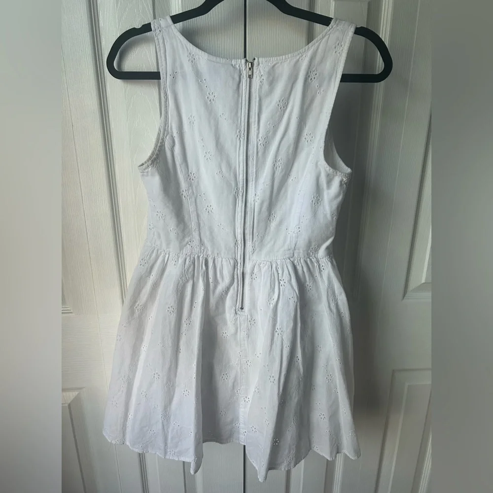 Cute white floral eyelet/broderie anglaise sun dress - size medium (M)